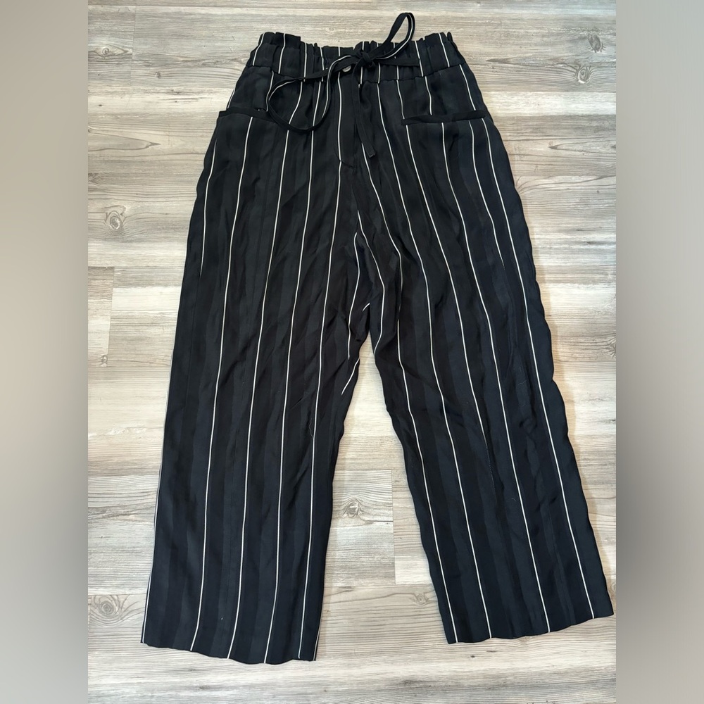 Demoo Paper bag style pants size Small